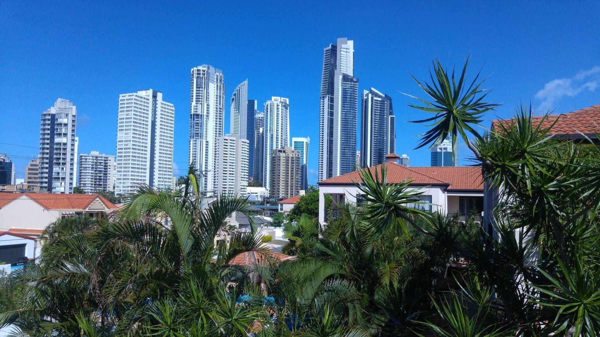 Chevron Palms Aparthotel Gold Coast Exterior photo